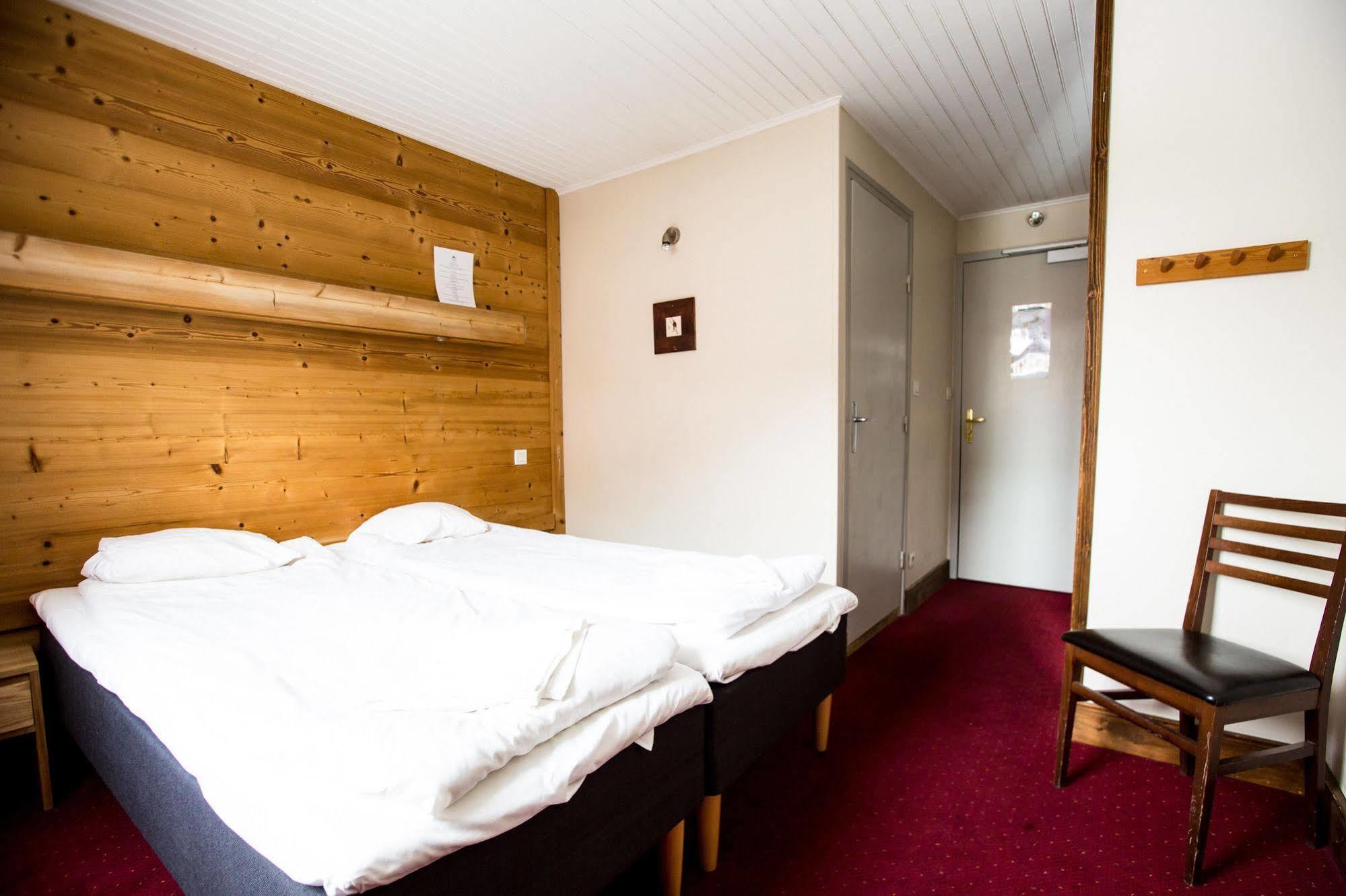 Langley Hotel Victors วาลดีแซร์ ภายนอก รูปภาพ