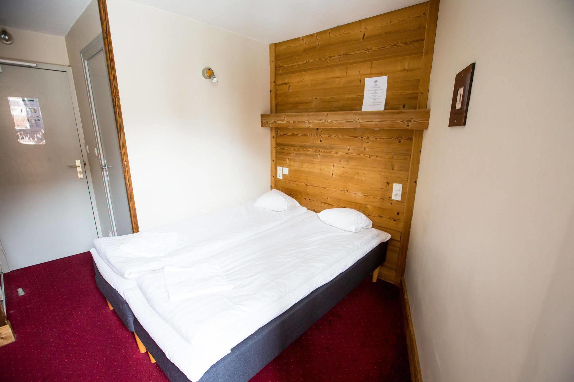 Langley Hotel Victors วาลดีแซร์ ภายนอก รูปภาพ